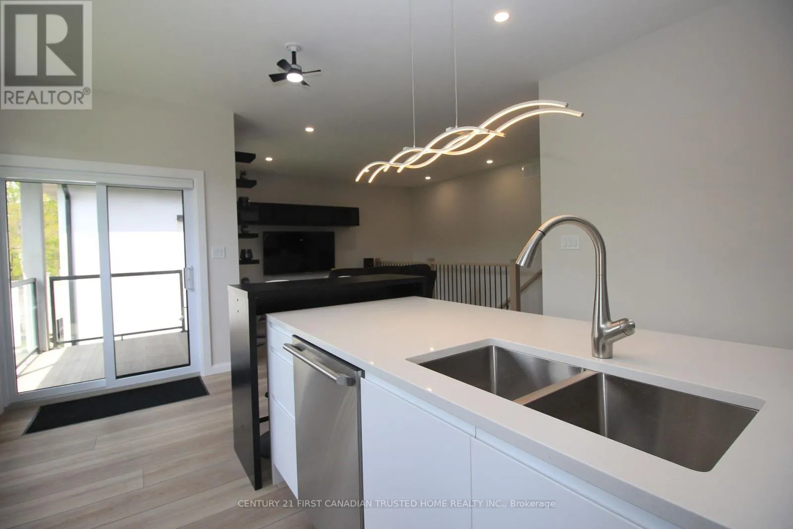 20 - 5 JOHN POUND ROAD, #20