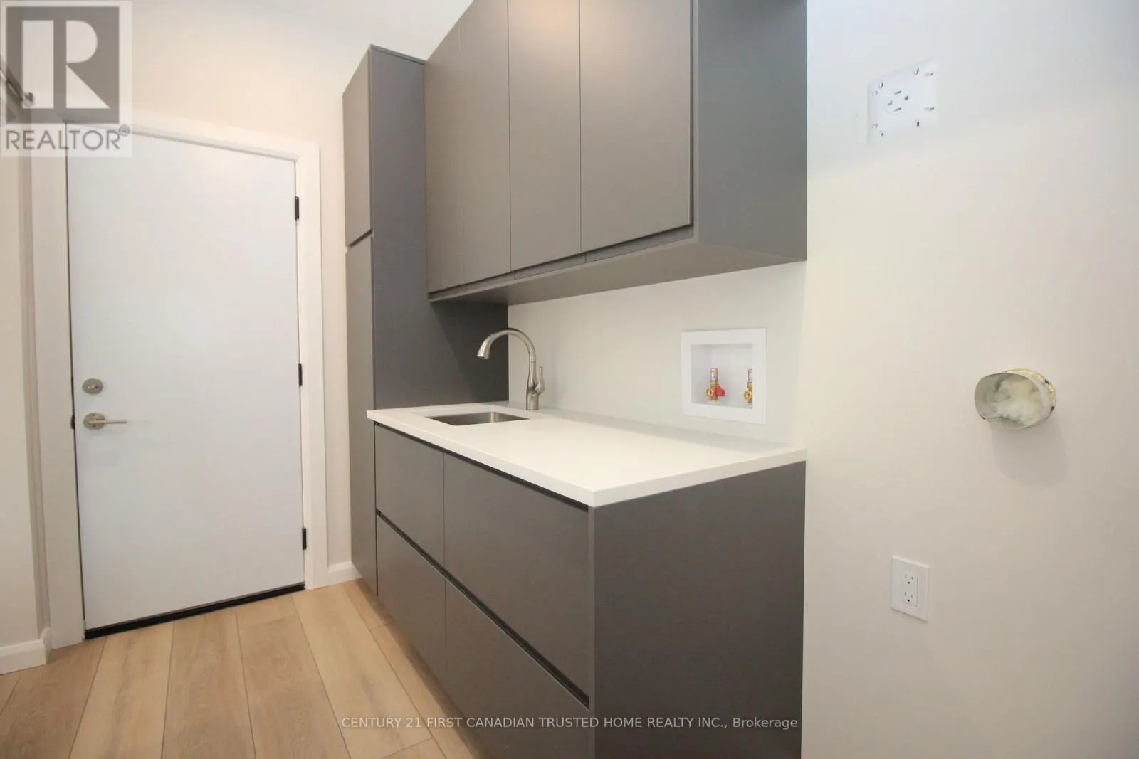 20 - 5 JOHN POUND ROAD, #20