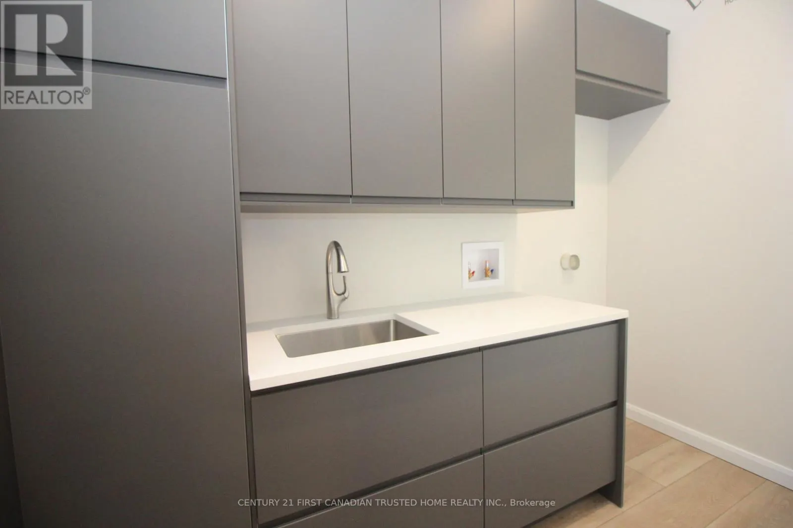 20 - 5 JOHN POUND ROAD, #20