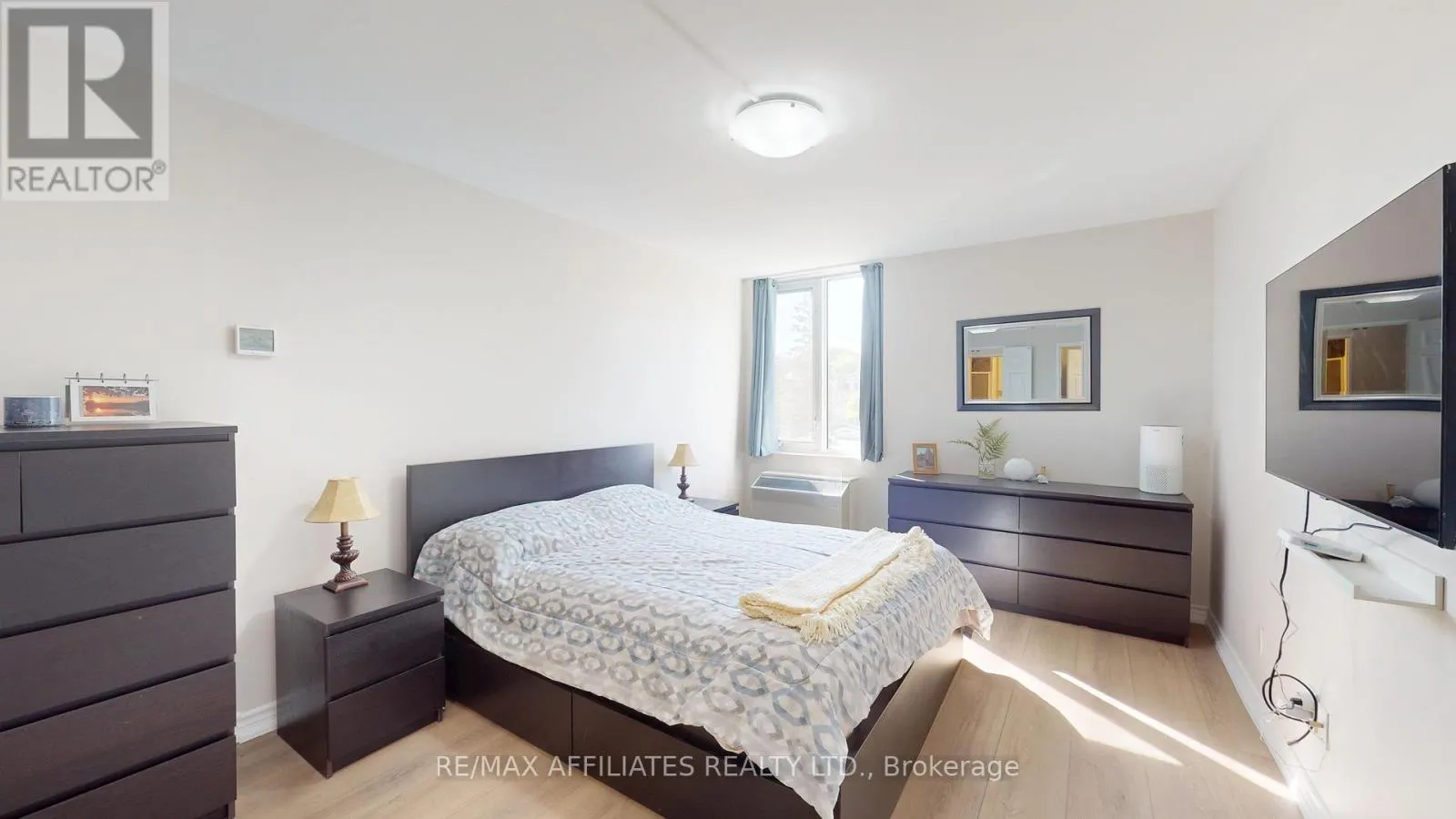 504 - 55 WATER STREET E
