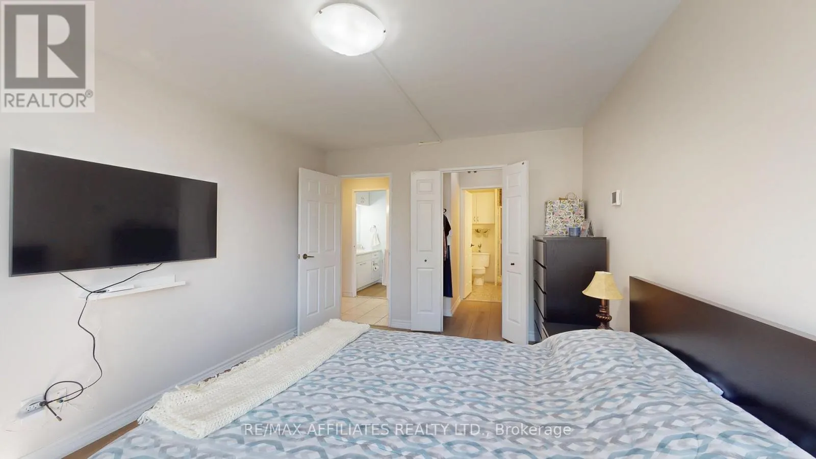504 - 55 WATER STREET E