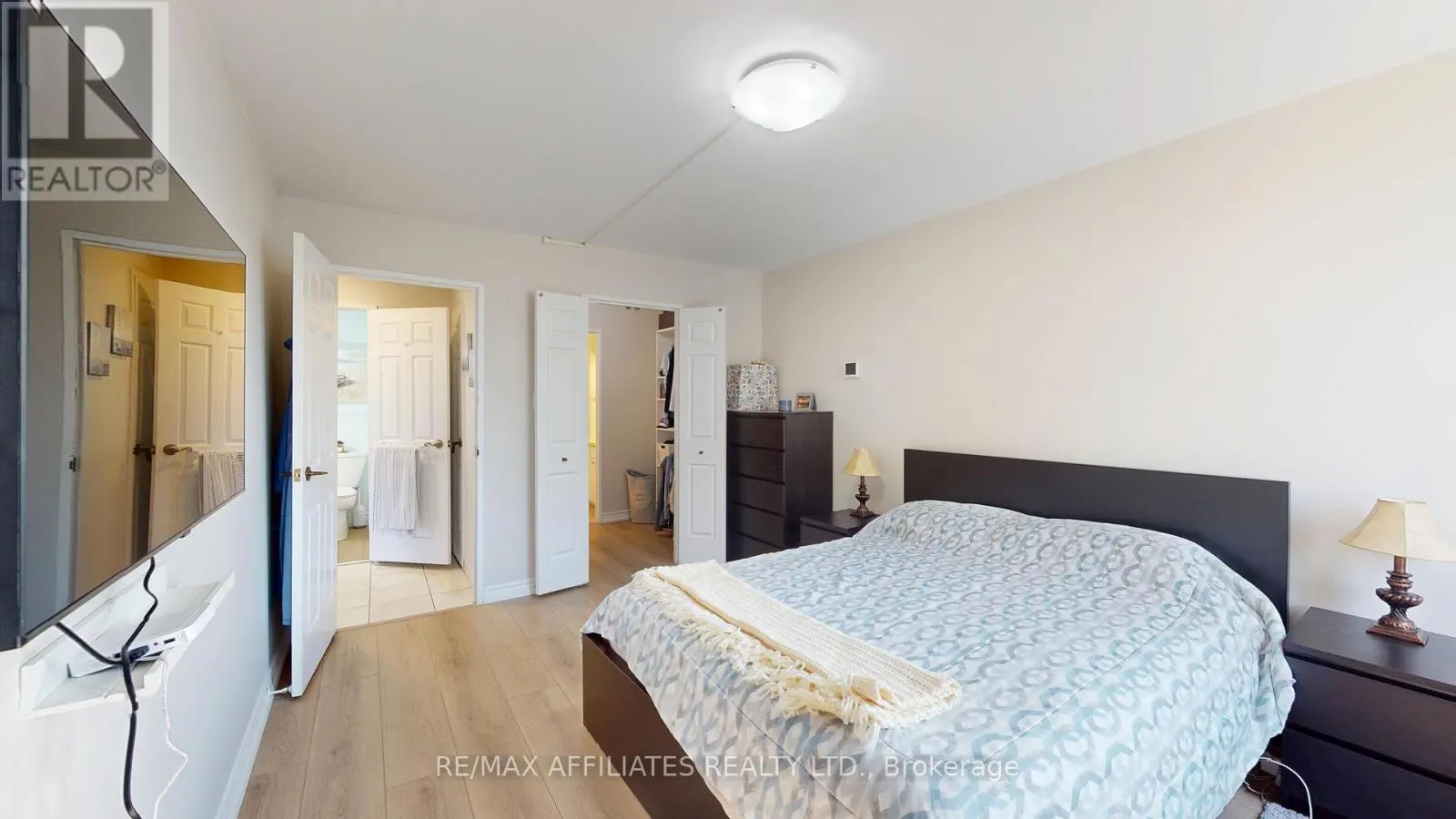 504 - 55 WATER STREET E