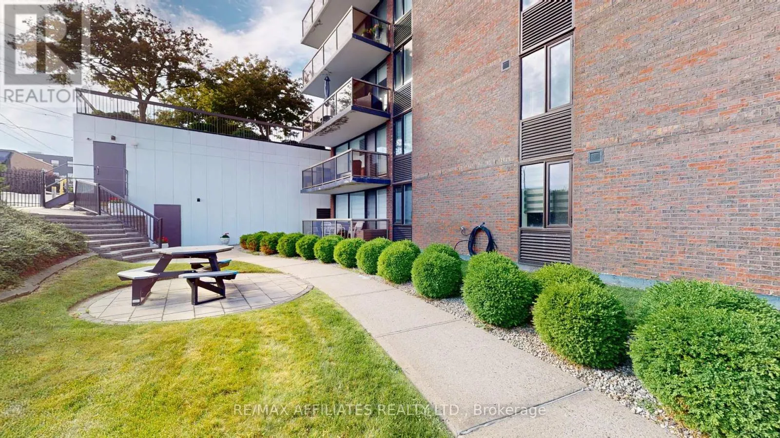 504 - 55 WATER STREET E