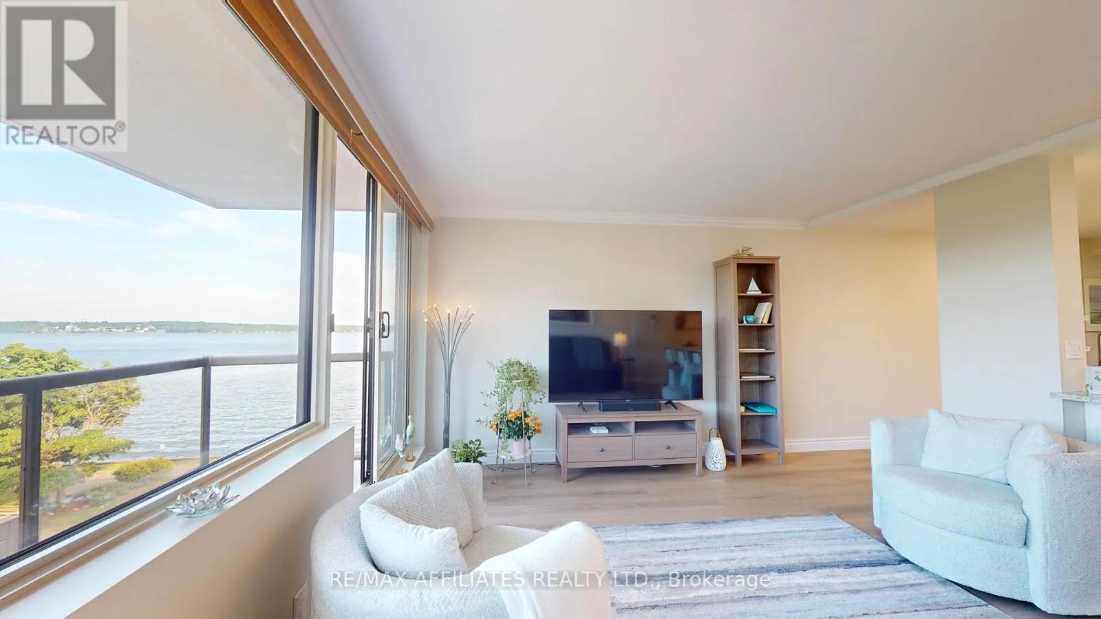 504 - 55 WATER STREET E