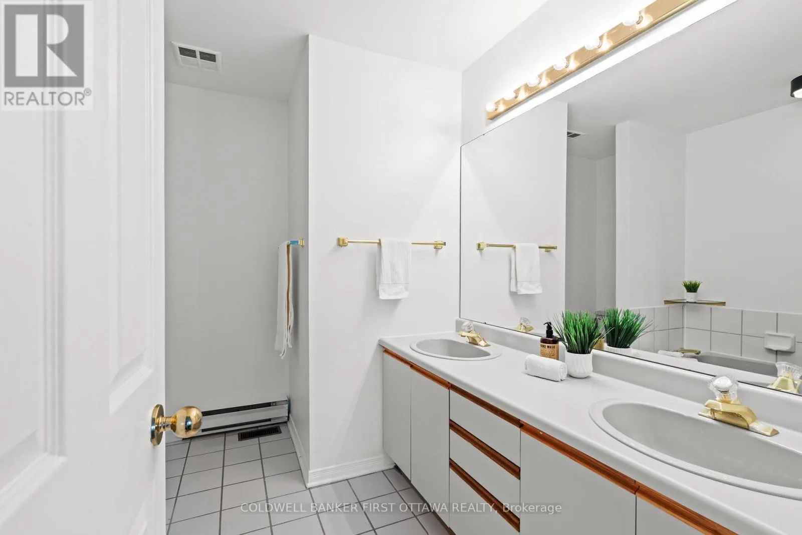111F - 250 FOUNTAIN PLACE