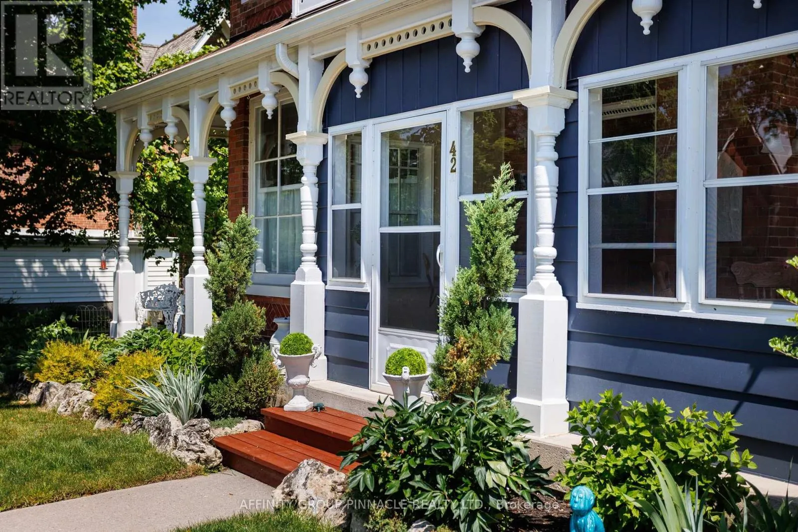 42 OAK STREET