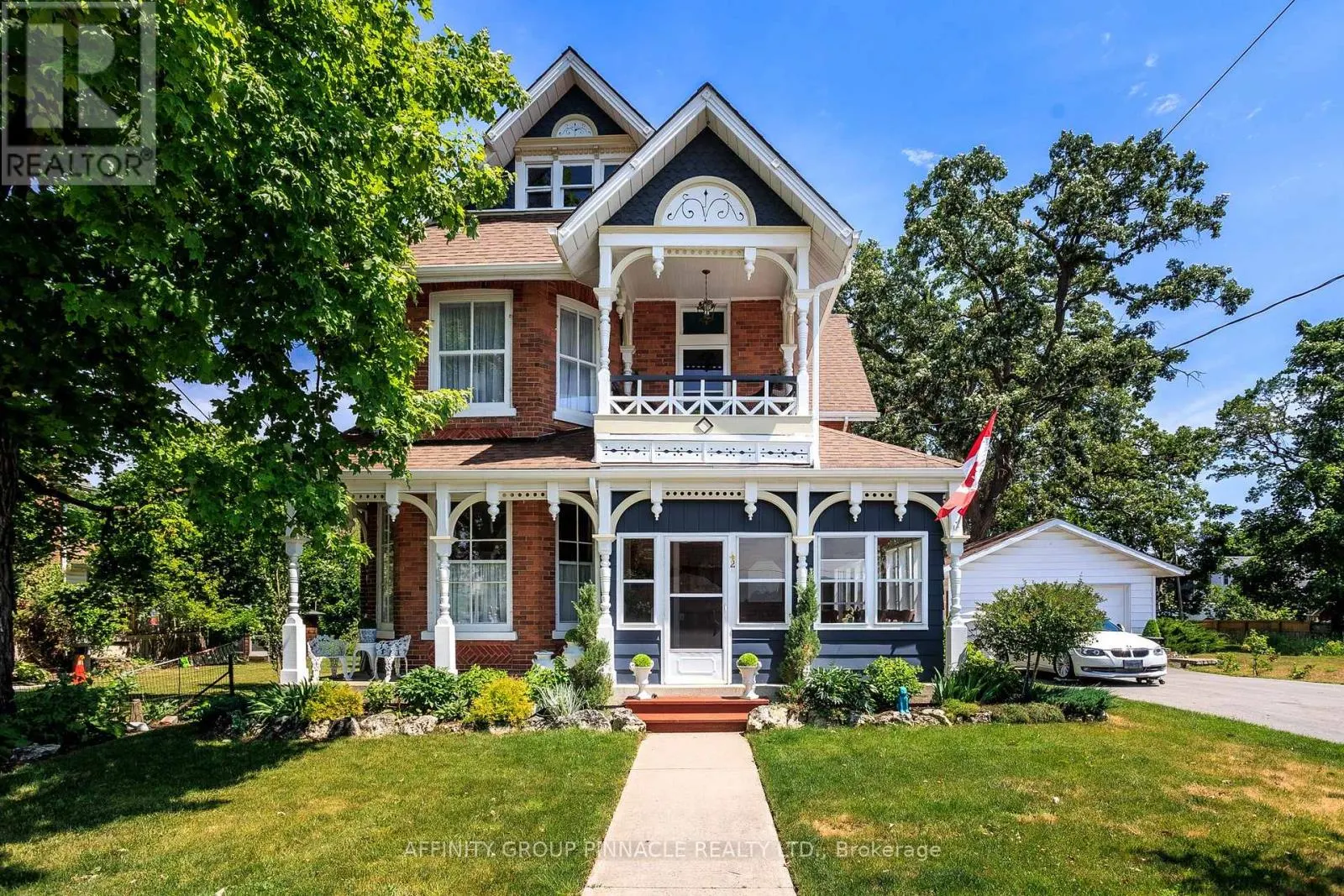 42 OAK STREET