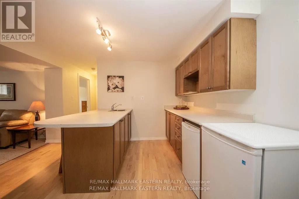 14 - 877 WENTWORTH STREET, #14