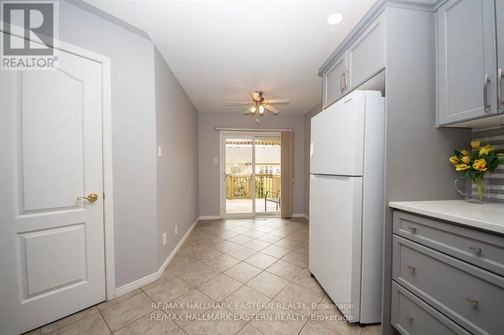 14 - 877 WENTWORTH STREET, #14