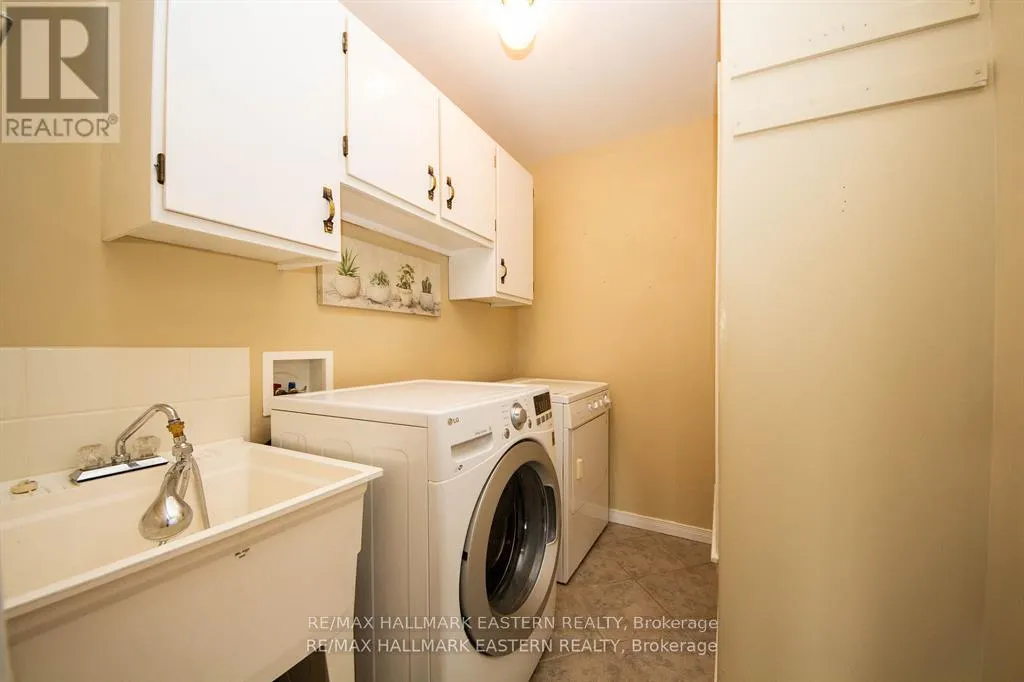 14 - 877 WENTWORTH STREET, #14