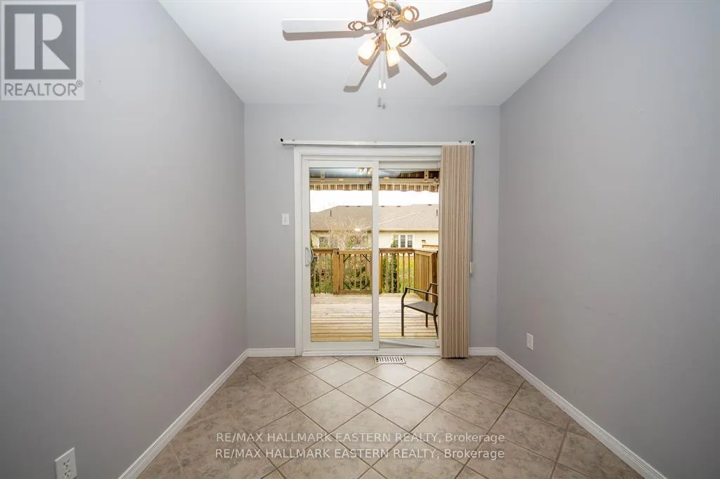 14 - 877 WENTWORTH STREET, #14