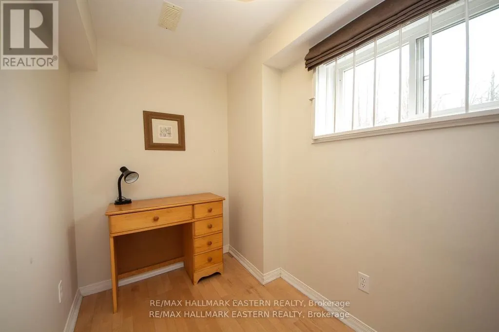 14 - 877 WENTWORTH STREET, #14