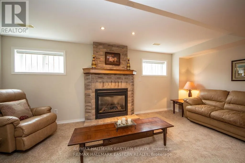 14 - 877 WENTWORTH STREET, #14