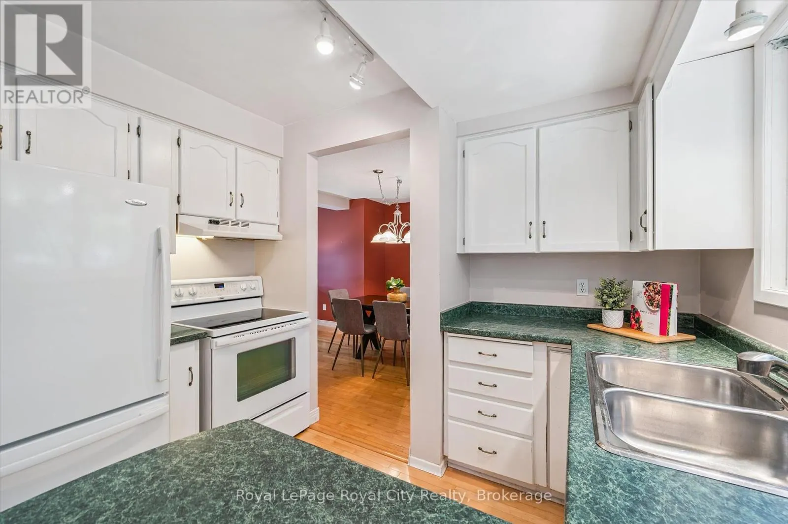 17 SPRINGDALE BOULEVARD