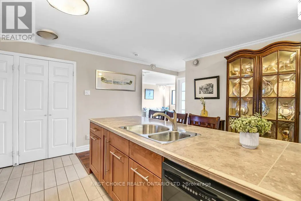 1208 - 40 LANDRY STREET