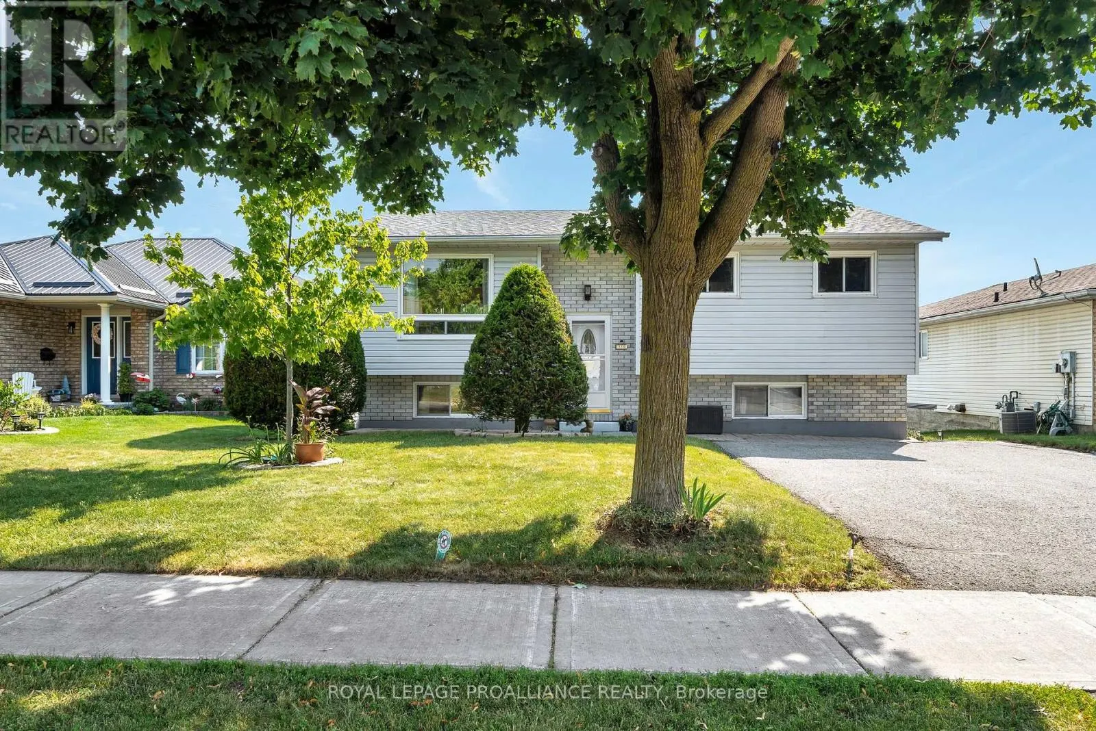 119 UNIVERSITY AVENUE