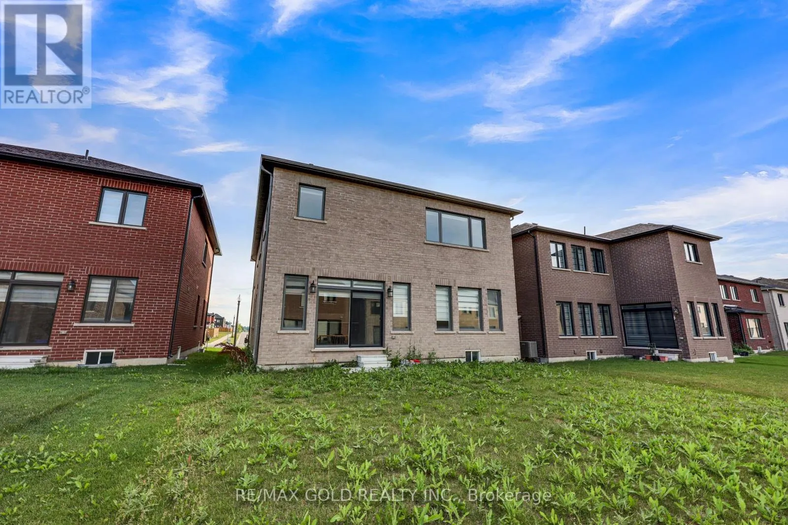 803 QUEENSTON BOULEVARD