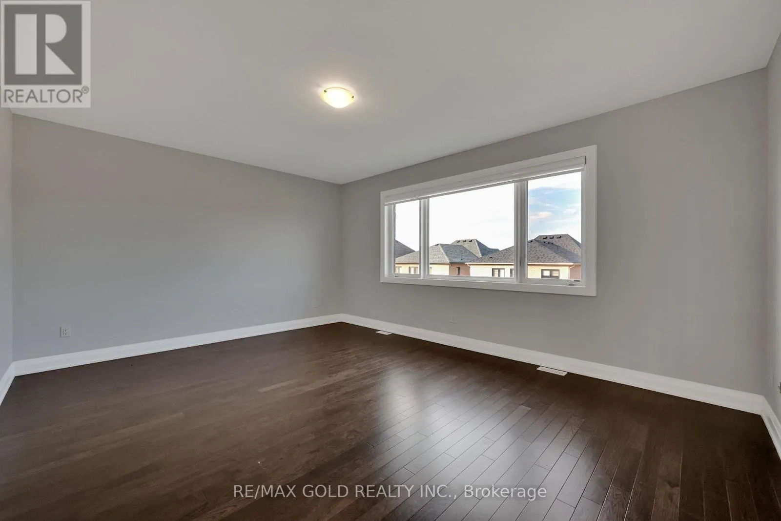 803 QUEENSTON BOULEVARD