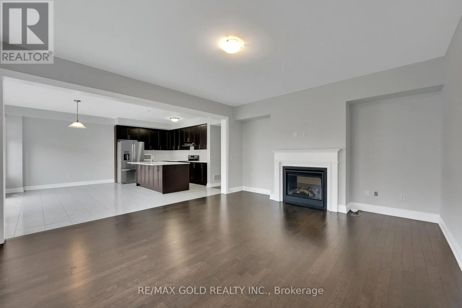 803 QUEENSTON BOULEVARD