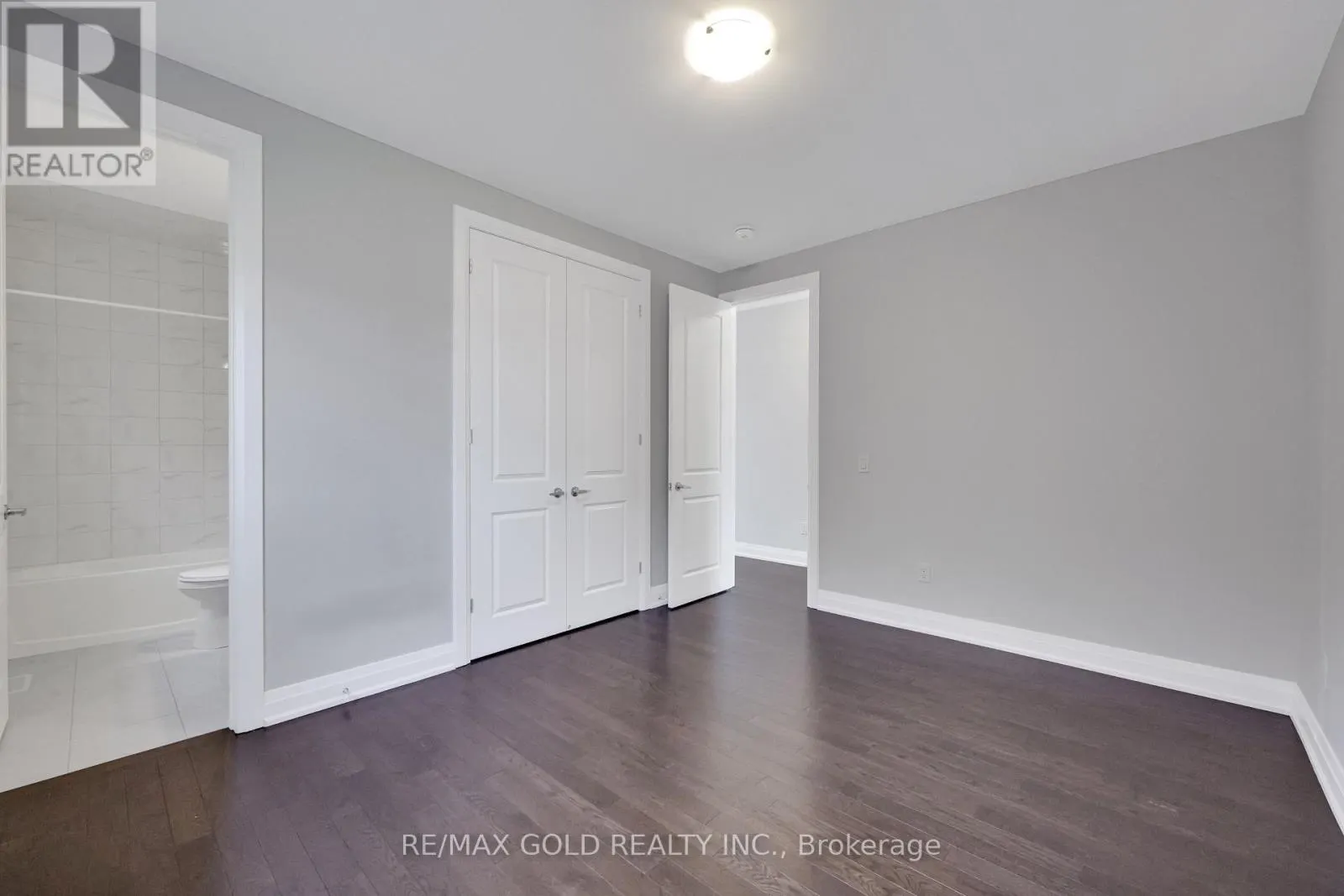 803 QUEENSTON BOULEVARD
