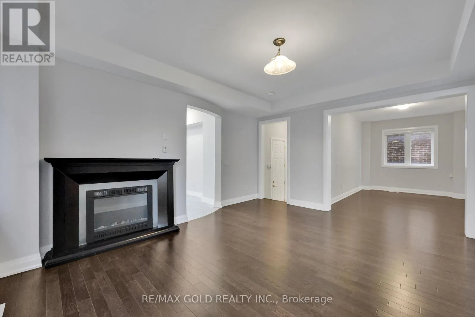 803 QUEENSTON BOULEVARD