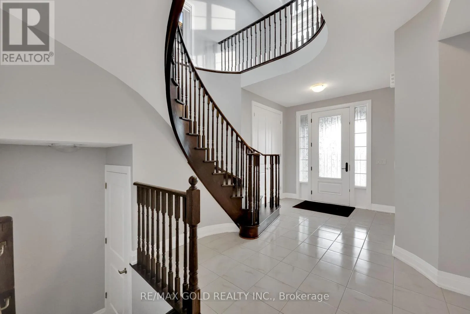 803 QUEENSTON BOULEVARD