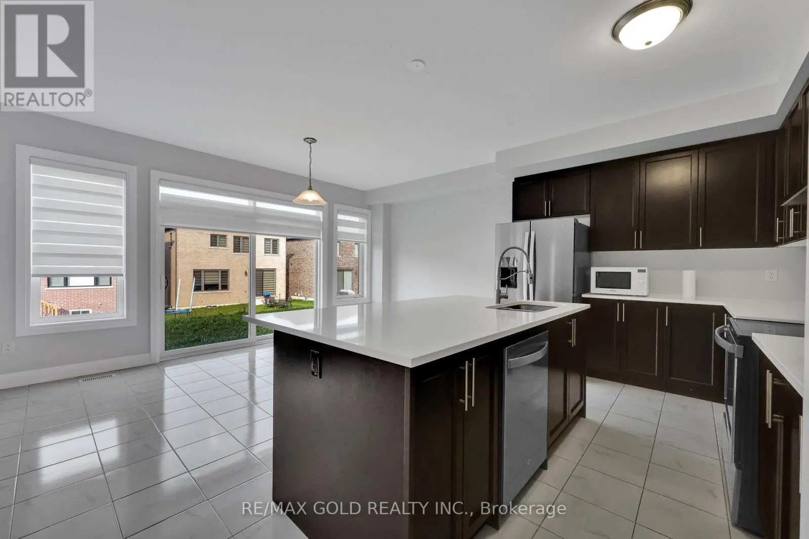 803 QUEENSTON BOULEVARD