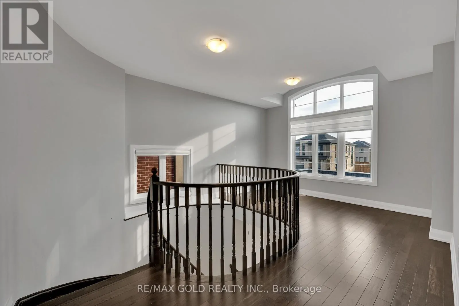 803 QUEENSTON BOULEVARD