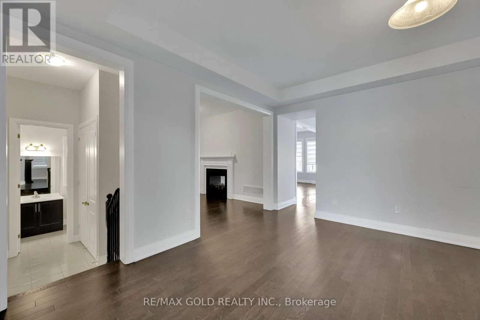 803 QUEENSTON BOULEVARD