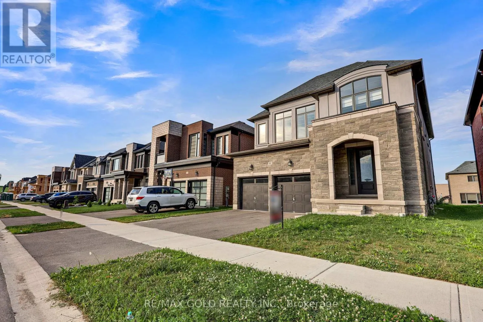 803 QUEENSTON BOULEVARD
