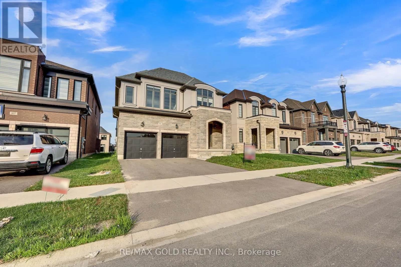 803 QUEENSTON BOULEVARD