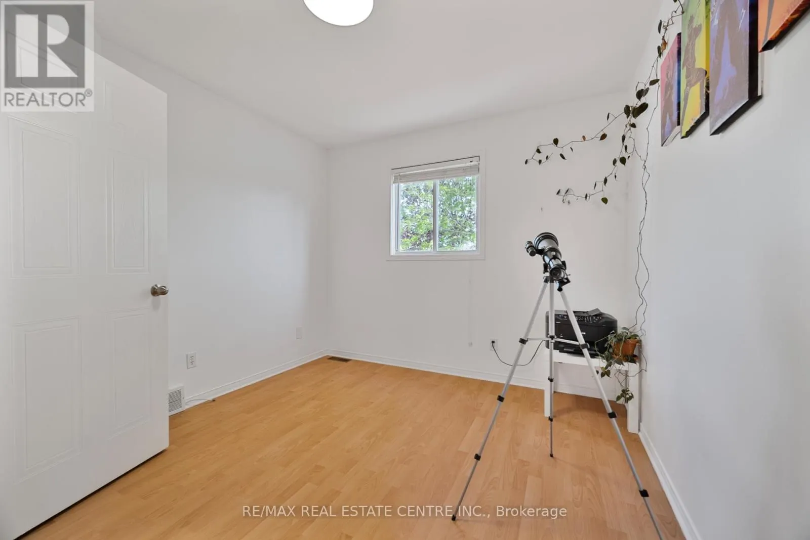 6 EULA WHITE PLACE