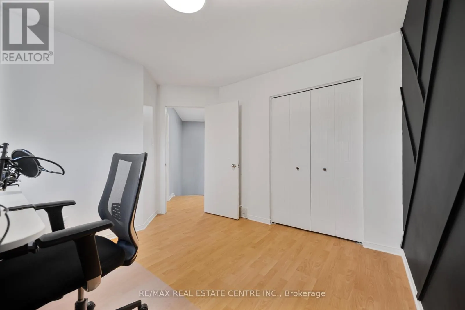6 EULA WHITE PLACE