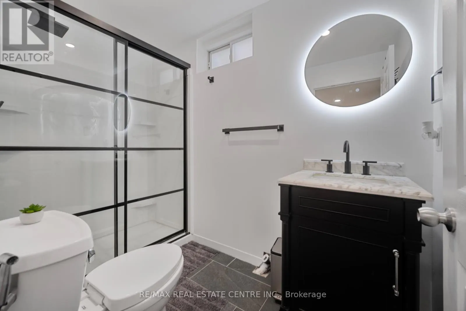 6 EULA WHITE PLACE