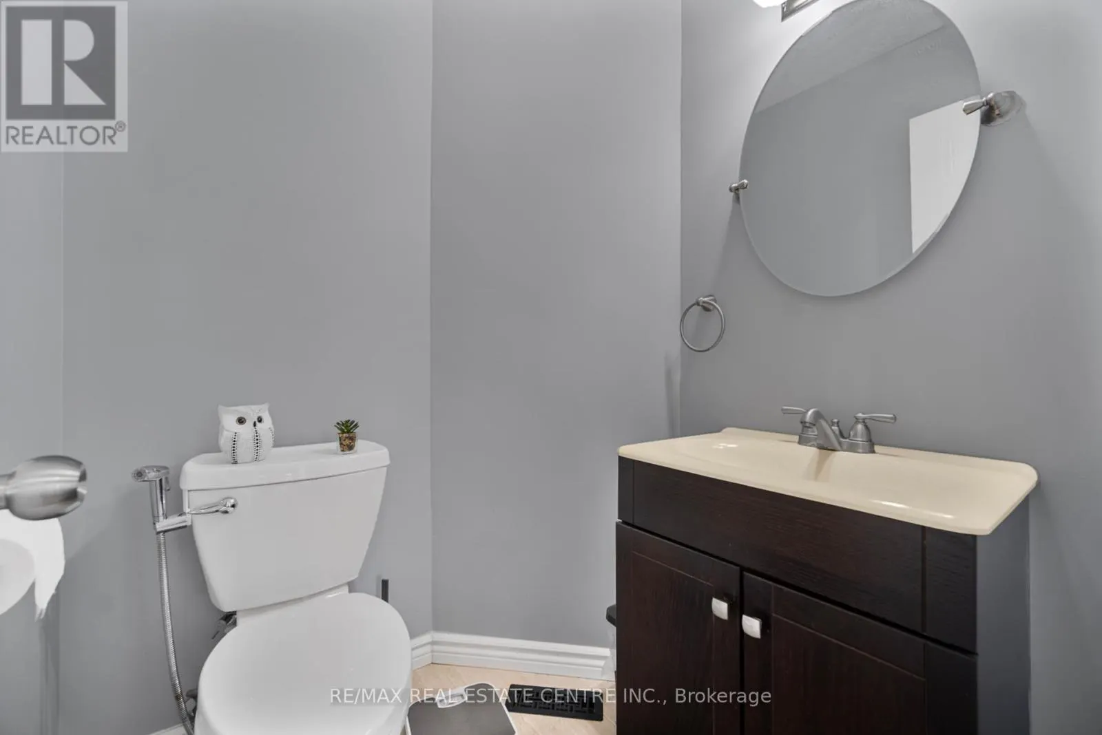 6 EULA WHITE PLACE