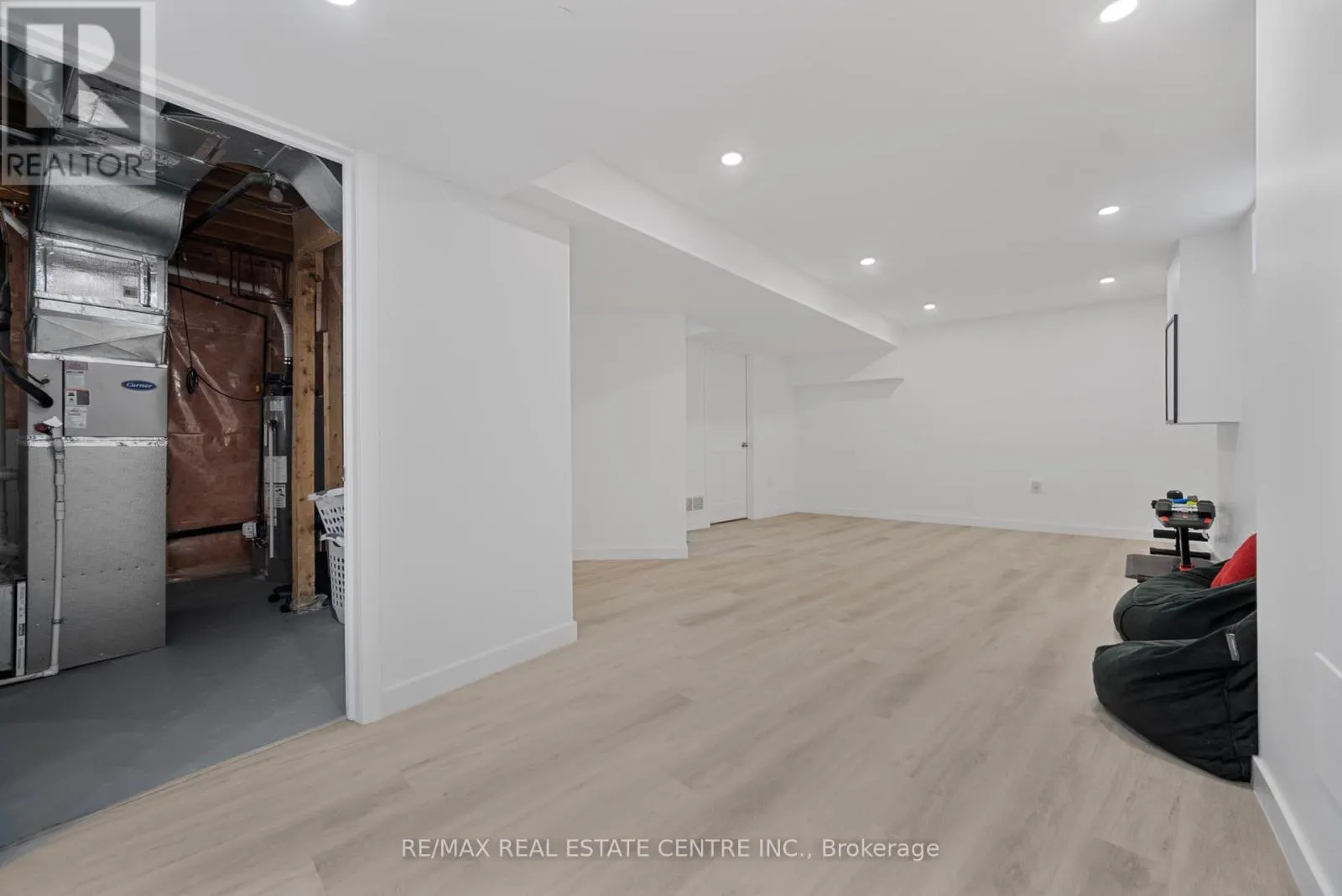 6 EULA WHITE PLACE