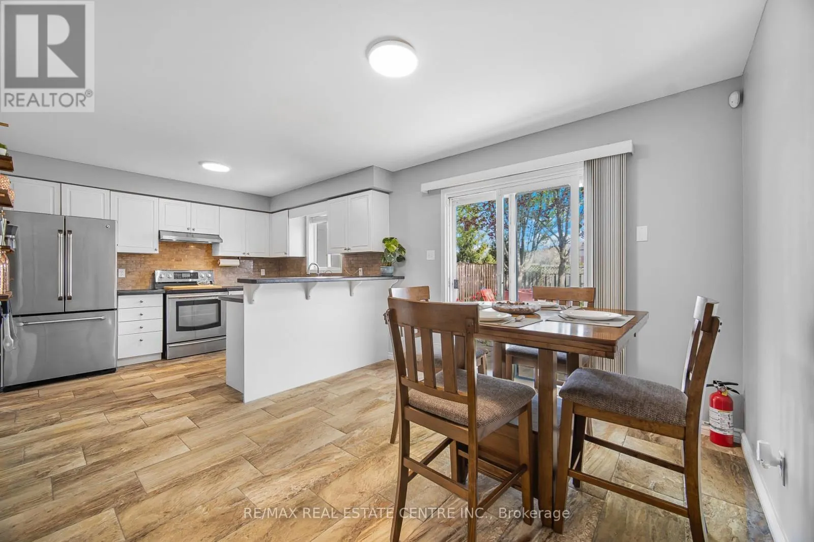 6 EULA WHITE PLACE