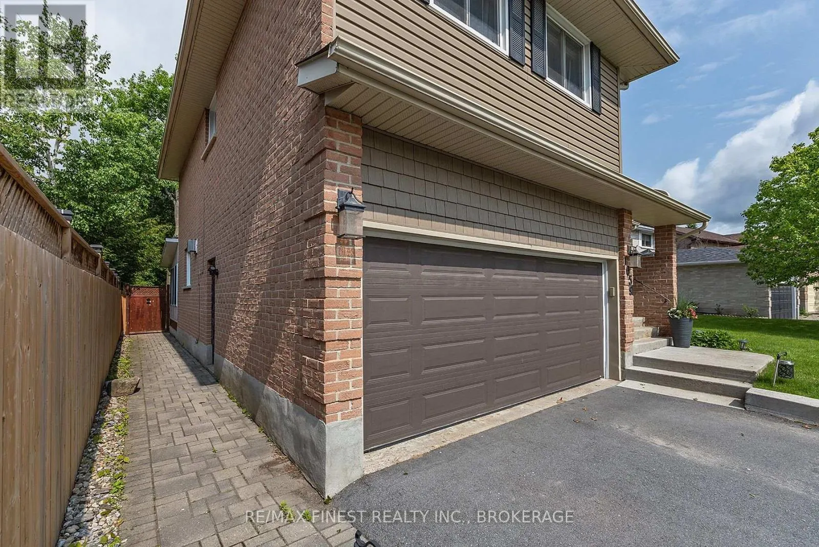 1059 PEMBRIDGE CRESCENT