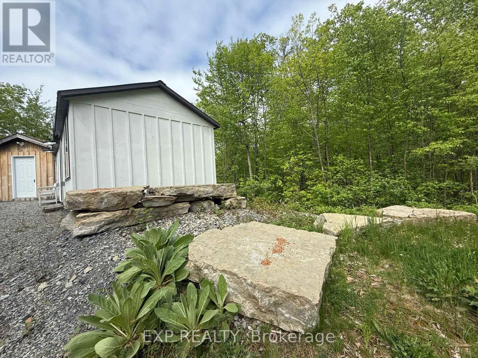 1077 POLAR BEAR LANE