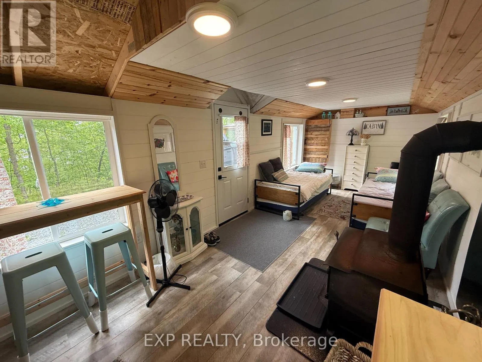 1077 POLAR BEAR LANE