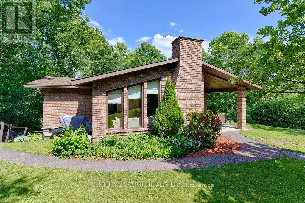551 WHISPERING PINES CRESCENT