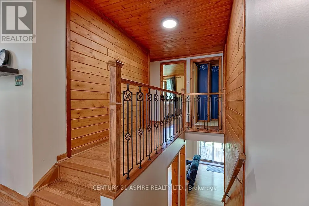551 WHISPERING PINES CRESCENT