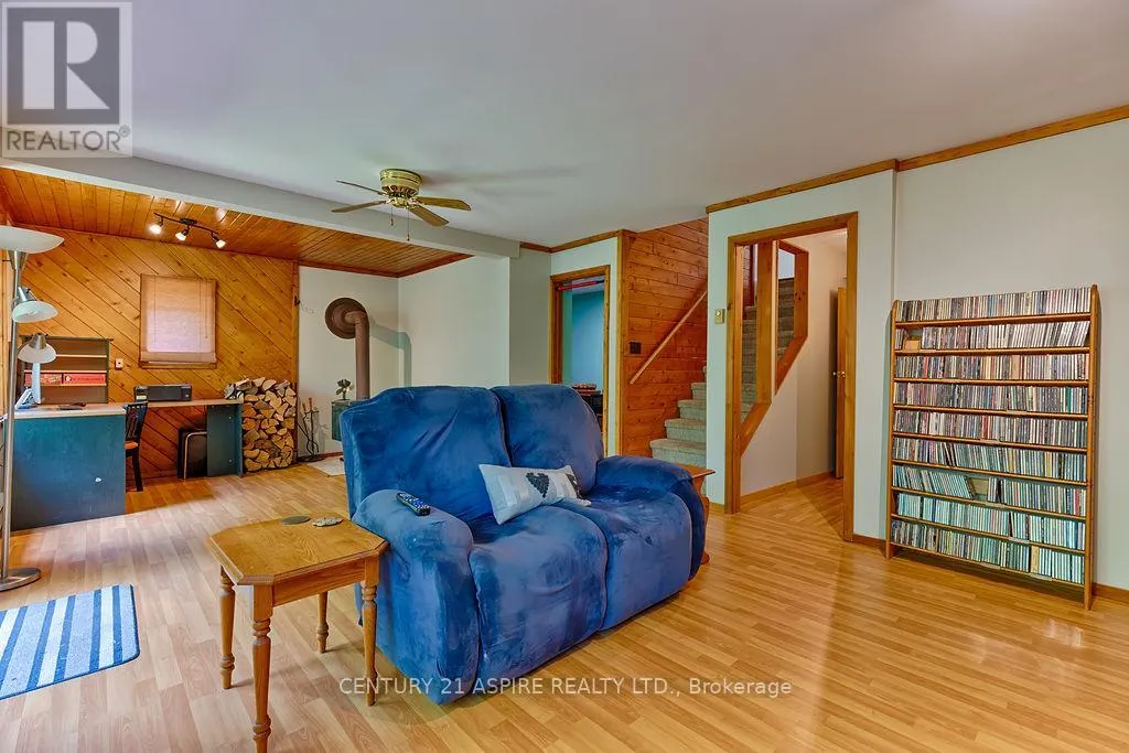 551 WHISPERING PINES CRESCENT
