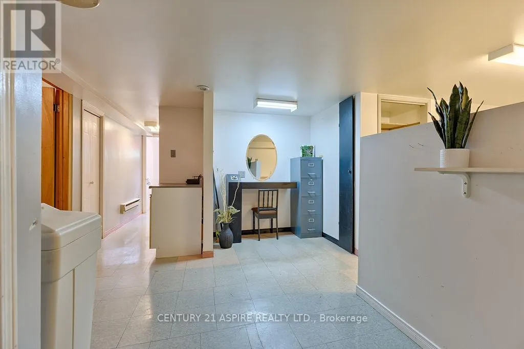 551 WHISPERING PINES CRESCENT