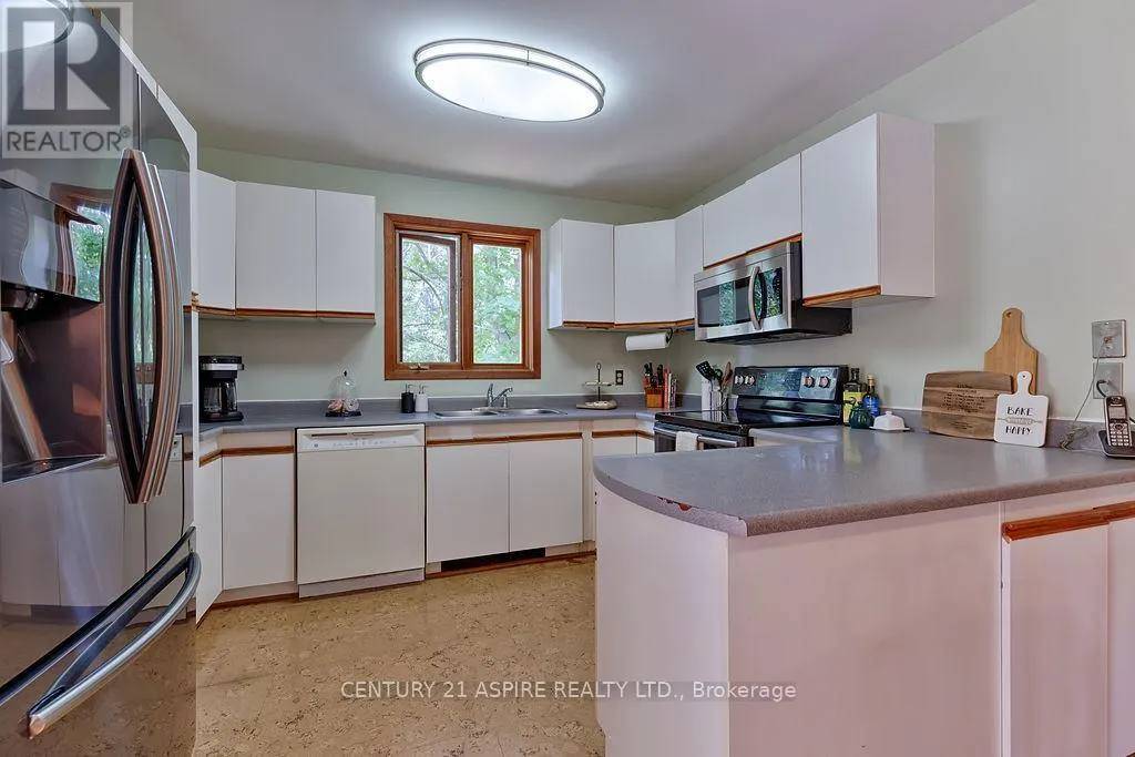 551 WHISPERING PINES CRESCENT