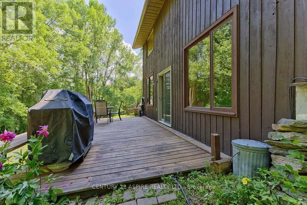 551 WHISPERING PINES CRESCENT
