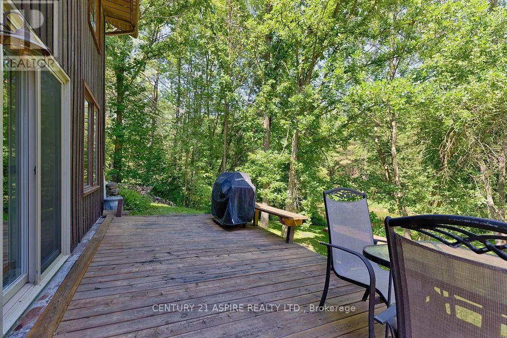551 WHISPERING PINES CRESCENT