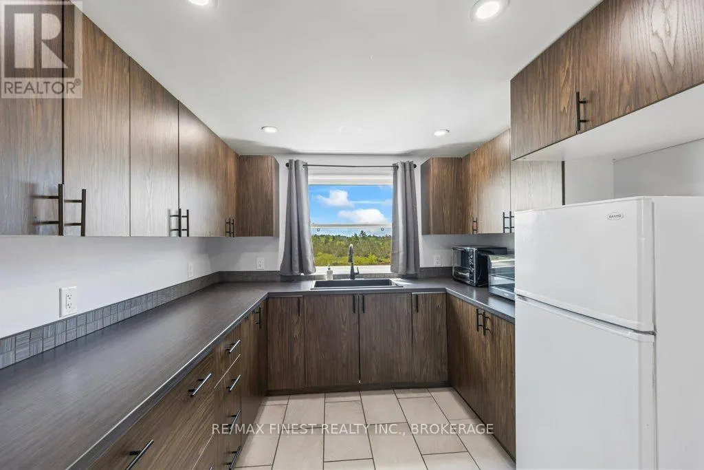 952 COUNTY ROAD 6