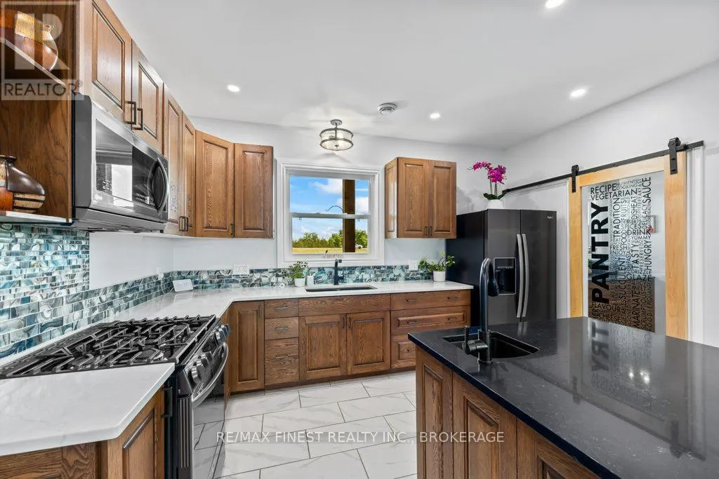 952 COUNTY ROAD 6