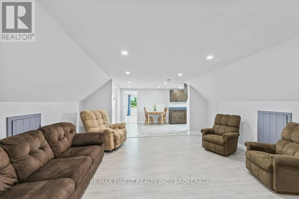952 COUNTY ROAD 6
